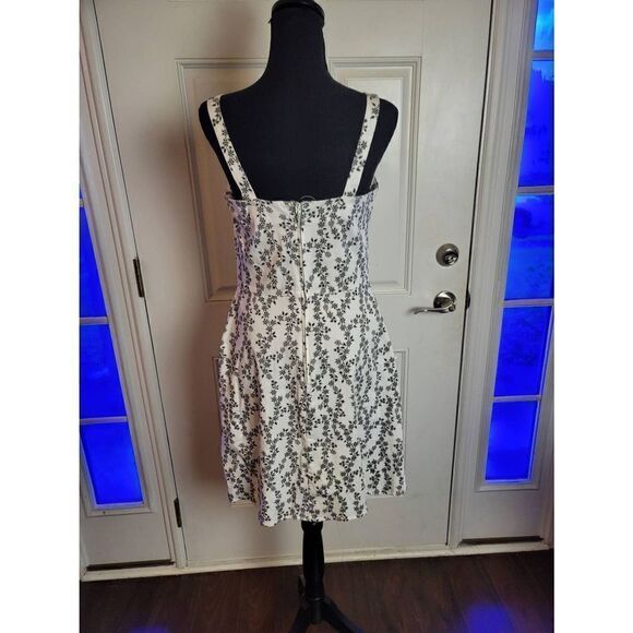 Alyn Paige New York Dress - Picture 2 of 4